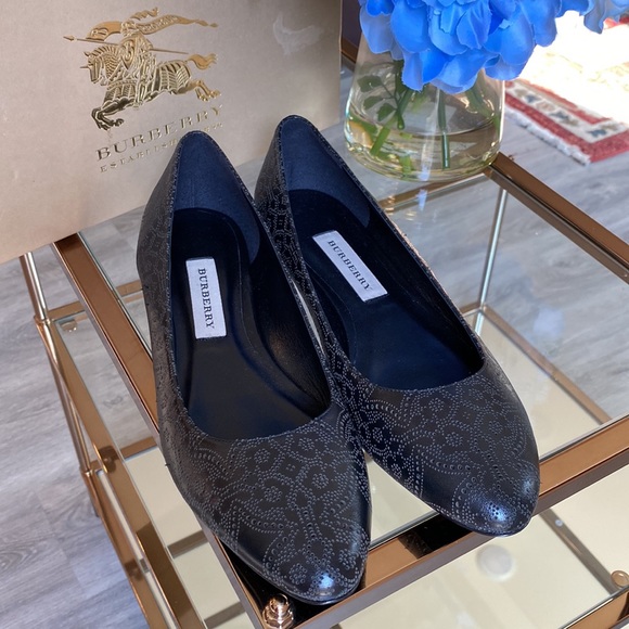 Authentic Burberry flat shoes - Picture 9 of 13